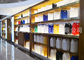 日韩美女让男人捅视频吉安容器一楼化工扁罐展区
